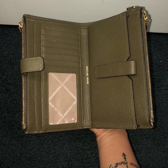 Michael kors wallet - Picture 2 of 5